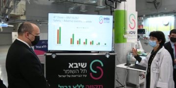 Bennett : « La quatrième dose multiplie par cinq la protection contre le virus »