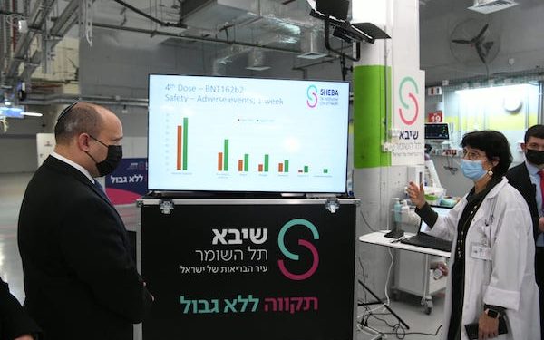 Bennett : « La quatrième dose multiplie par cinq la protection contre le virus »