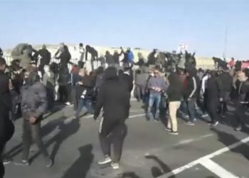 Les émeutes contre les plantations d&rsquo;arbres dans le Néguev continuent avec plus de 2 000 protestataires arabes