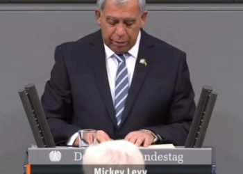 Le président de la Knesset récite la prière du « Kaddish » au Parlement allemand