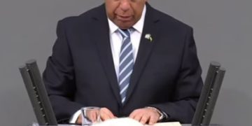 Le président de la Knesset récite la prière du « Kaddish » au Parlement allemand