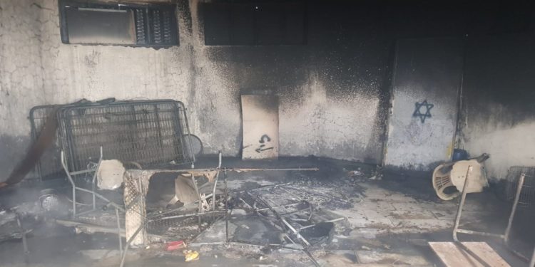 Une synagogue a été totalement incendiée dans le sud des montagnes d’Hébron