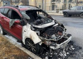 Attaque à la bombe contre une voiture transportant un juif