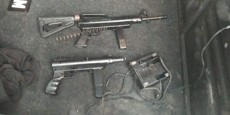 Saisie d’armes de guerre dans la voiture d’un arabe