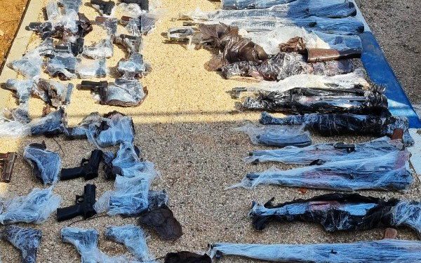 Tsahal a saisi pour 3 millions de shekels d’armement et arrêté des trafiquants d’armes en provenance de Jordanie