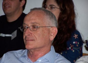 Choquante réponse de l&rsquo;éditeur du Haaretz aux jets de pierres contre les juifs en Samarie : « qu&rsquo;il s&rsquo;en aillent »