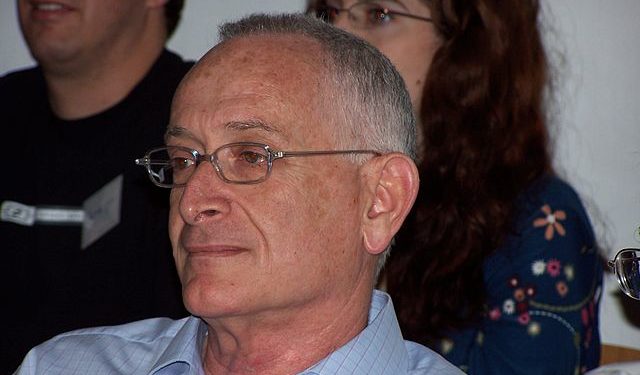 Choquante réponse de l’éditeur du Haaretz aux jets de pierres contre les juifs en Samarie : « qu’il s’en aillent »