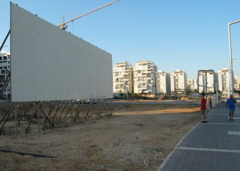 Une grenade assourdissante est lancée sur un immeuble d’Ashdod