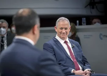 « Les Palestiniens auront ‘une entité’, pas un État », déclare Gantz