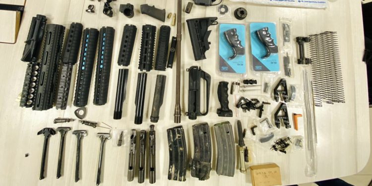 Un Arabe du village d’Anata a été arrêté après la découverte d’armes à son domicile