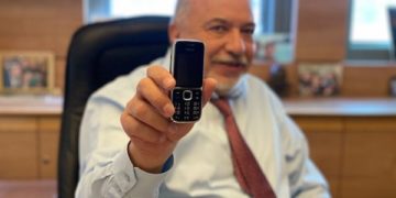Lieberman réagit au scandale de l&rsquo;espionnage des smartphones par la police israélienne