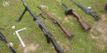 Des arabes bédouins s’introduisent dans un musée militaire et volent des armes