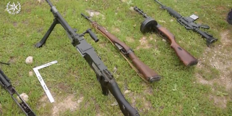 Des arabes bédouins s’introduisent dans un musée militaire et volent des armes