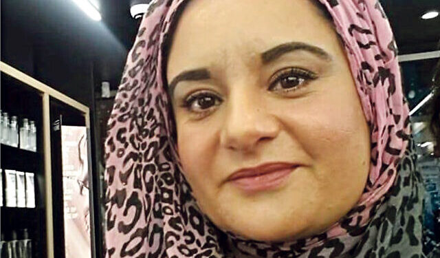 Une musulmane qui a publié des terribles accusations de complots antisémites écope de 11 mois de prison ferme