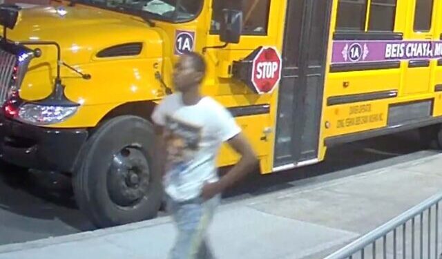 La police de New York arrête un homme qui a attaqué un juif, les médias n’en parlent pas : l’antisémite est un noir