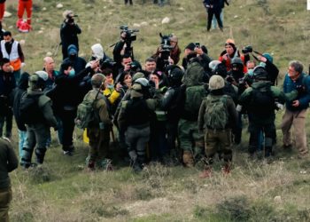 Le hideux visage de haine des « pacifistes » qui agressent les pionniers juifs de Samarie