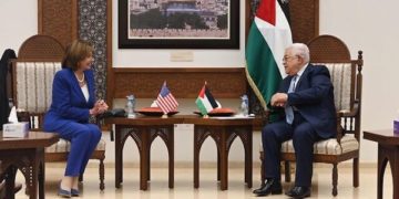 La sorcière Nancy Pelosi a rencontré Abu Mazen pour discuter évidemment du mythe de la « solution à deux États »