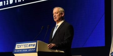 Gantz annonce qu’il va boycotter les votes à la Knesset pour protester contre « les violations de la coalition »