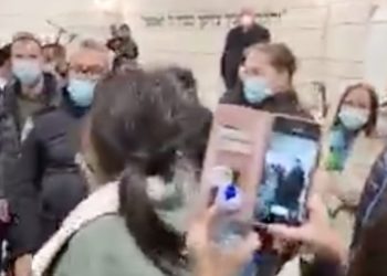 Vidéo : la ministre de l&rsquo;Education prise à parti par les sœurs d&rsquo;une des victimes de l&rsquo;attentat de Be&rsquo;er Sheva