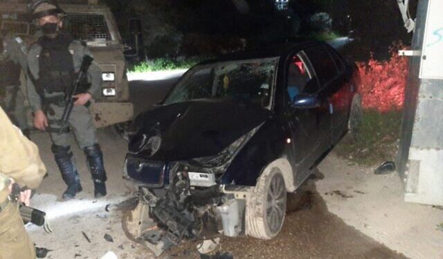 Deux agents de la police des frontières légèrement blessés dans une attaque à la voiture bélier en Judée Samarie