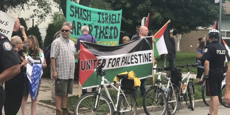 « Tu boycottes Israël, nous te boycottons » : L’université de Toronto bloque les fonds du syndicat étudiant qui soutient BDS