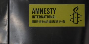 Le navire Amnesty International coule : les Démocrates juifs condamnent les derniers propos antisémites de son directeur