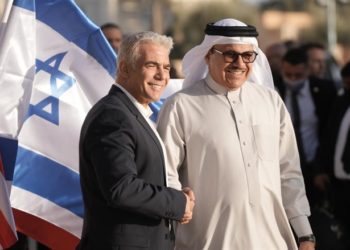 Lors du sommet des ministres des Affaires étrangères dans le Néguev, un employé de l&rsquo;hôtel menace Lapid d&rsquo;une balle dans la tête