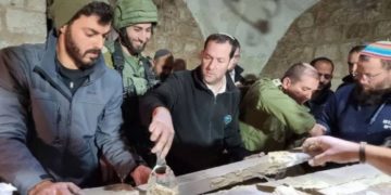 Tsahal entre en force à Sichem pour protéger la rénovation du tombeau de Joseph, dégradé par les Arabes