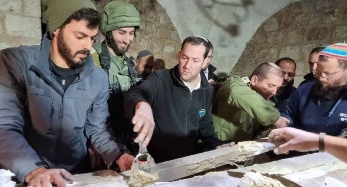 Tsahal entre en force à Sichem pour protéger la rénovation du tombeau de Joseph, dégradé par les Arabes