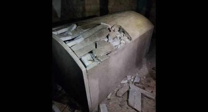 Les Arabes ont vandalisé le tombeau de Joseph en représailles à un raid massif des FDI contre des terroristes