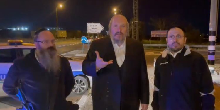 Un habitant de Beitar Illit est allé faire laver sa voiture dans le village arabe voisin. Il a survécu de justesse à un lynchage