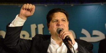 Après son appel à la révolte des policiers arabes, la police demande au procureur d’ouvrir une enquête contre Ayman Odeh