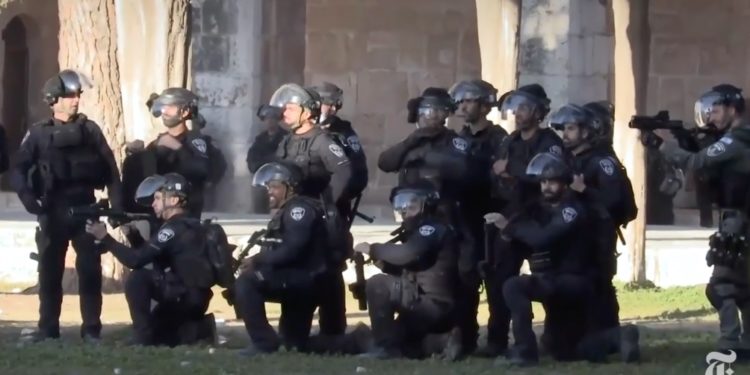 Les Arabes ont gagné : Bennett ferme le Mont du Temple aux Juifs jusqu’à la fin du Ramadan