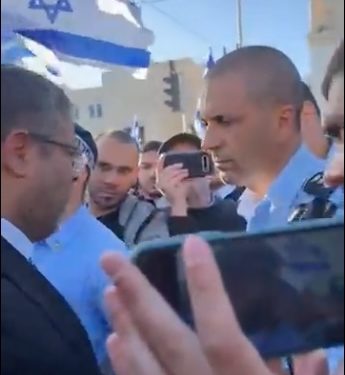 Ben Gvir se joint aux manifestants et promet de se rendre à la Porte de Damas si un accord n’est pas conclu