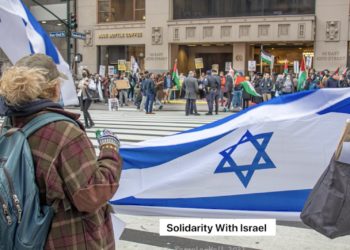 Des manifestants pro-palestiniens attaquent un homme portant un drapeau israélien à New York