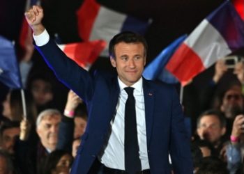 Lapid félicite son « bon ami » Macron pour sa réélection