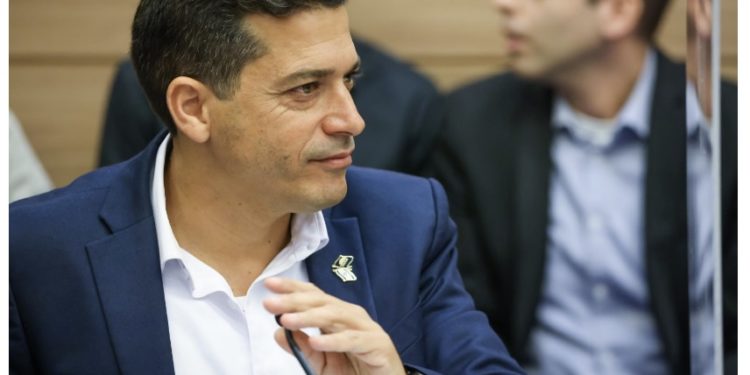 Faites semblant d’être surpris : Le comité de la Knesset a annoncé que Shikli était « retiré » de la coalition de droite
