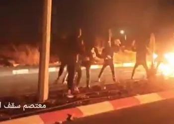 Des terroristes ont lancé un cocktail Molotov sur un bus à Gush Etzion