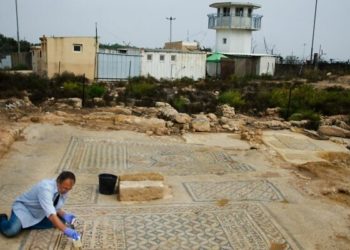 La 1ère mosaïque portant l’inscription de Jésus, découverte dans une église primitive sous une prison israélienne