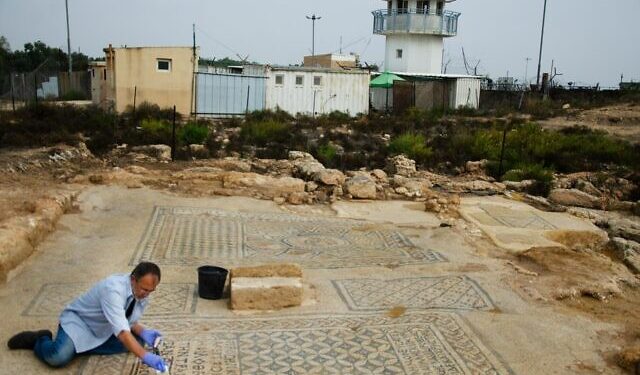 La 1ère mosaïque portant l’inscription de Jésus, découverte dans une église primitive sous une prison israélienne