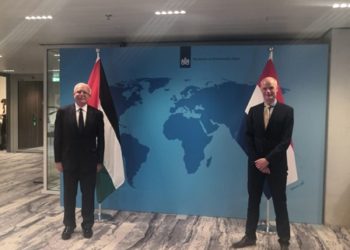 Le ministre néerlandais des Affaires étrangères en visite en Israël rencontre un groupe terroriste affilié au FPLP