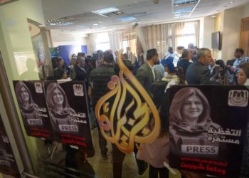 Alors que l&rsquo;AFP s&rsquo;est jetée sur Israël, les pays arabes évitent de blâmer Israël pour la mort de la journaliste d&rsquo;Al Jazeera