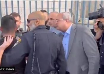 Trahison impunie : Le député Ahmad Tibi a aidé un suspect à échapper à la police pendant les émeutes d’Abu Akleh