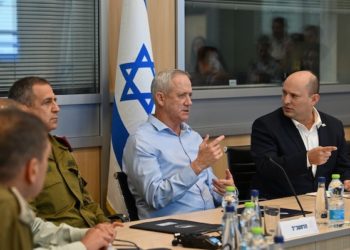 Gantz, démonté, a attaqué Bennett lors d’une réunion du cabinet : « avec toi, c’est seulement moi, moi et moi »