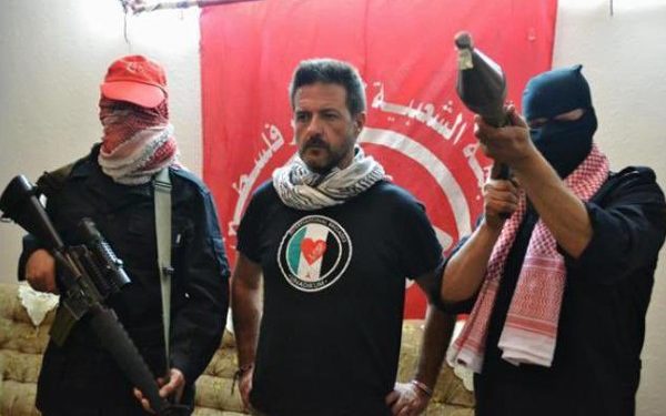 Yair Lapid interdit l’entrée en Israël à un législateur communiste européen ayant des liens avec les terroristes de Gaza