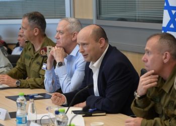 Gantz, démonté, a attaqué Bennett lors d’une réunion du cabinet : « avec toi, c’est seulement moi, moi et moi »