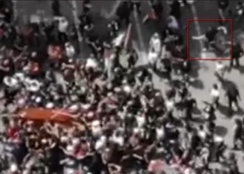 En marge d’un enterrement à grand spectacle