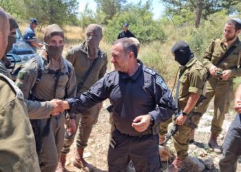 Qui a donné une cigarette au terroriste d&rsquo;Elad qui venait de tuer 3 personnes à coups de hache ?