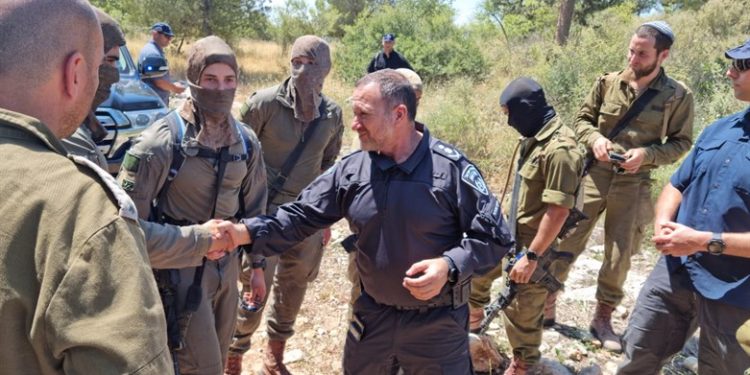 Qui a donné une cigarette au terroriste d’Elad qui venait de tuer 3 personnes à coups de hache ?