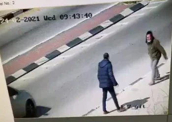 Vidéo : voilà comment un sioniste religieux a repoussé à mains nues un terroriste armé d&rsquo;un couteau qui tentait de le tuer